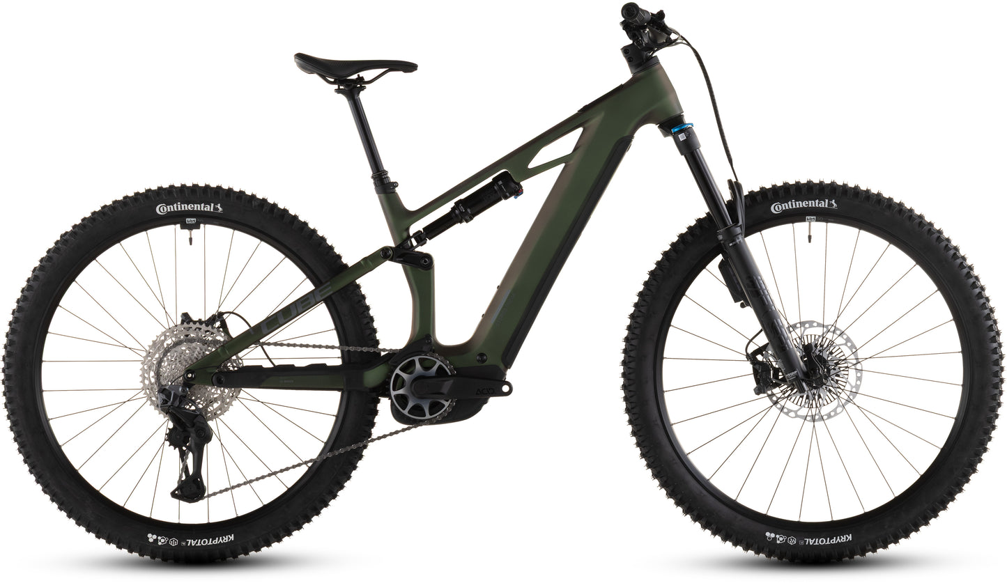 Das CUBE Stereo Hybrid ONE44 HPC SLX Evo 800 stellar'n'grey 2026 ist ein mattgrünes E-MTB mit großen Noppenreifen, Hinterradaufhängung, Scheibenbremsen und einem Bosch CX-Motor, dargestellt von der Seite auf weißem Hintergrund.