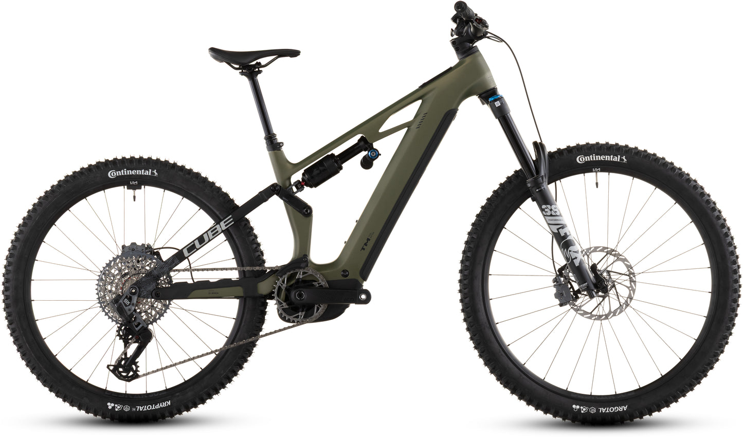 Das vollgefederte E-Mountainbike CUBE Stereo Hybrid ONE77 HPC TM 800 reedgreen'n'matrix 2026 hat ein mattgrünes und schwarzes Finish, einen Bosch CX-Motor, große Reifen, Scheibenbremsen und ein schräges Oberrohr; Seitenansicht auf weißem Hintergrund.