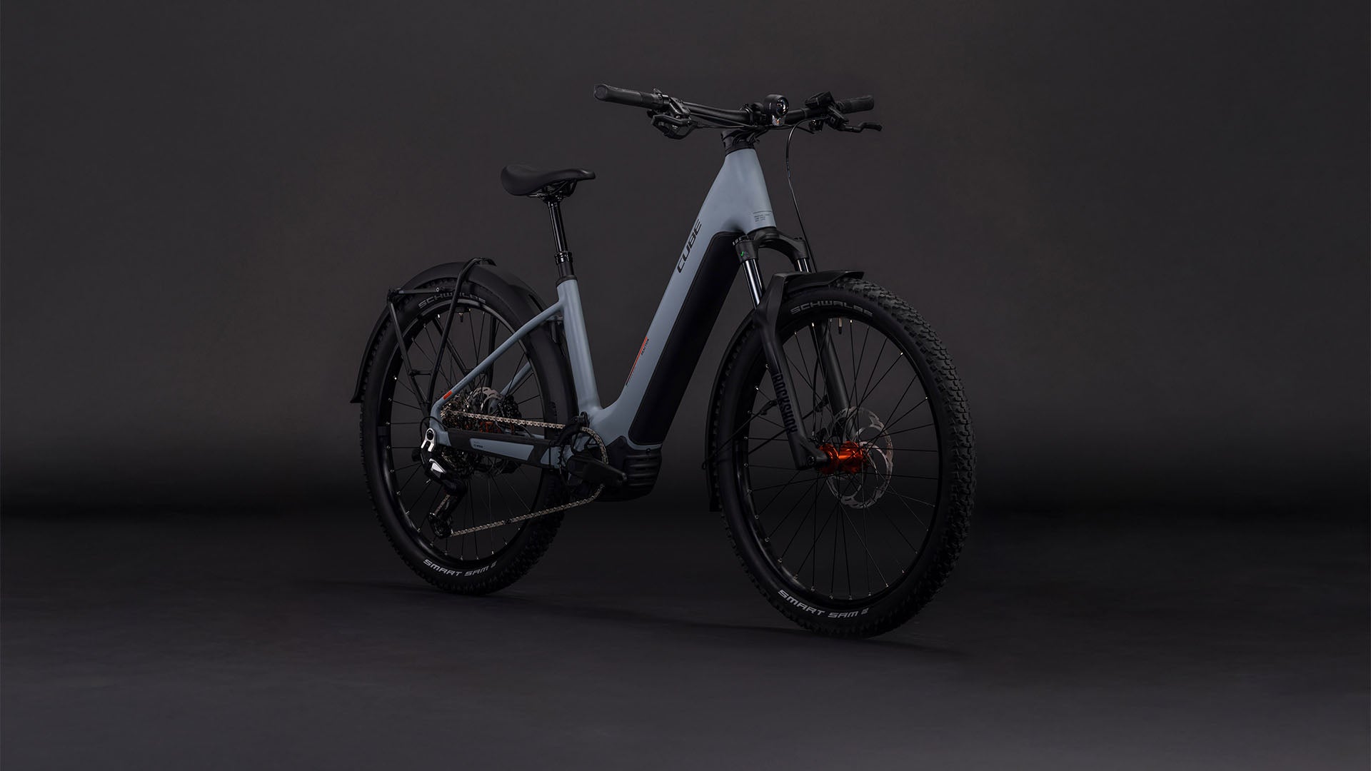 Produktbild: Cube Reaction Hybrid Race 800 FE vulcan´n´orange, Schrägansicht (schwarzer Hintergrund)