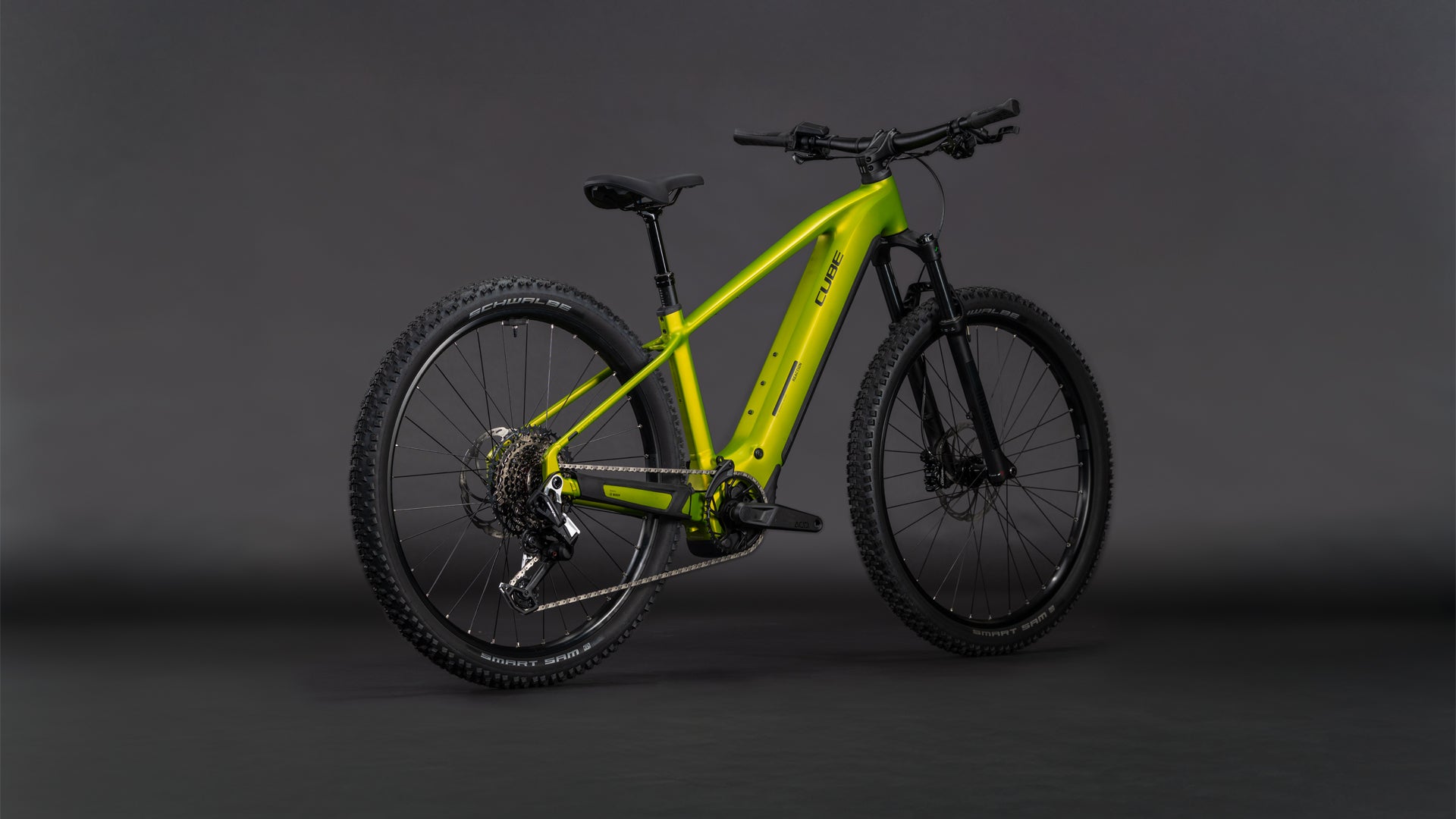 Produktbild: Cube Reaction Hybrid Race 800 lizard´n´black, Schrägansicht (schwarzer Hintergrund)
