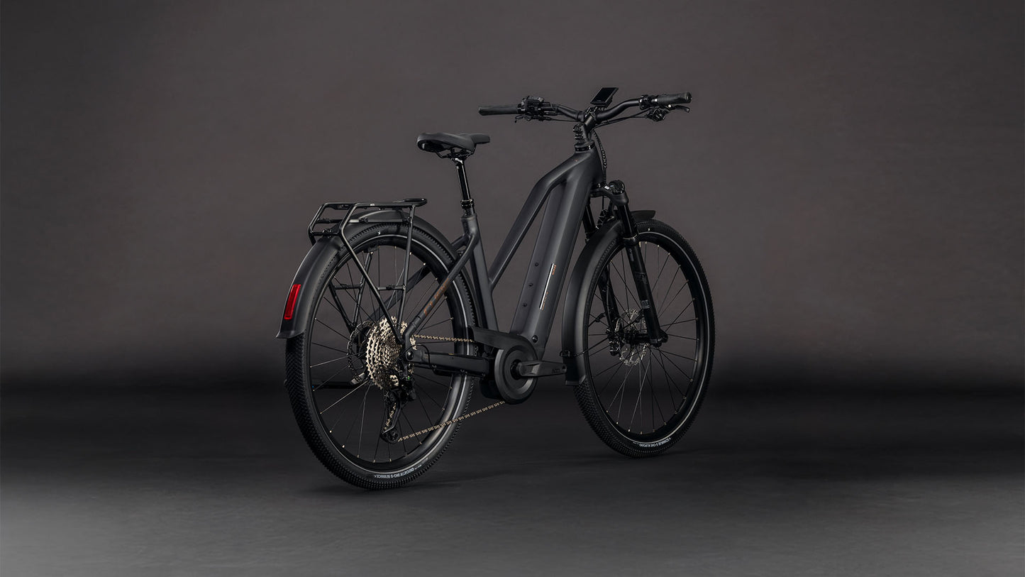 Produktbild: Cube Nuride Hybrid SLX 800 black´n´gold, Schrägansicht (schwarzer Hintergrund)
