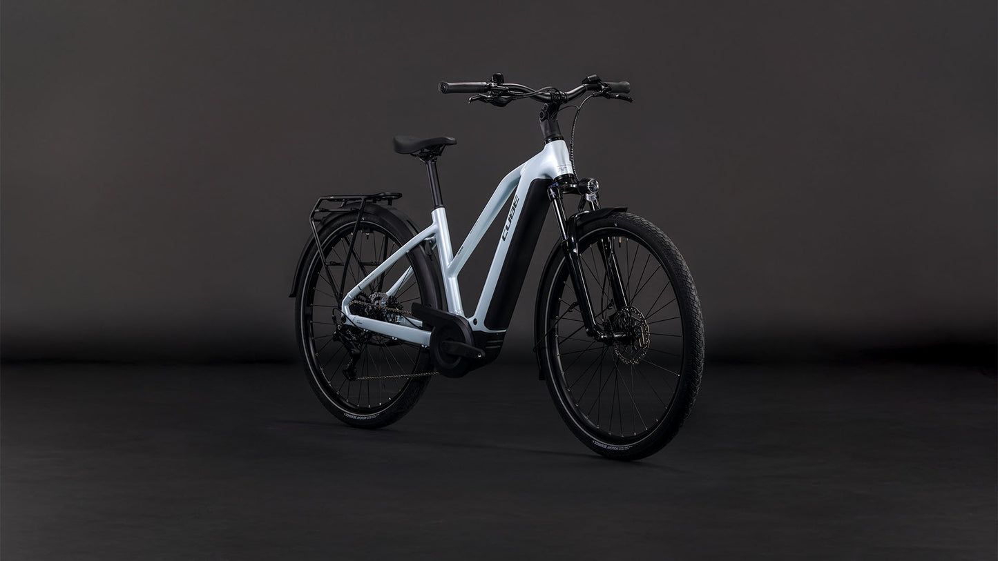 Produktbild: Cube Touring Hybrid ONE 600 glacier´n´reflex, Schrägansicht (schwarzer Hintergrund)