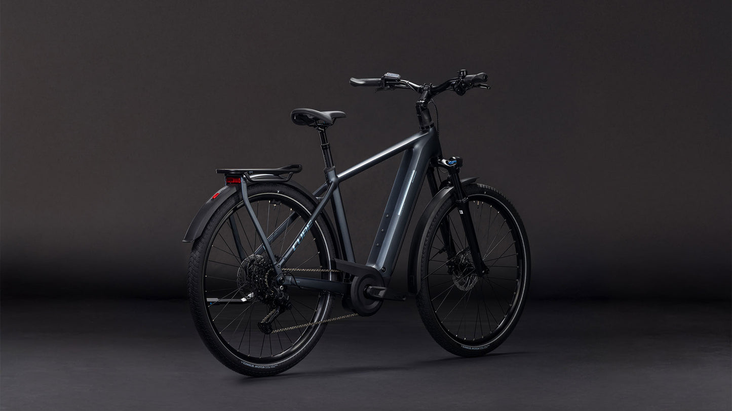 Produktbild: Cube Kathmandu Hybrid ONE 800 metallicgrey´n´grey, Schrägansicht (schwarzer Hintergrund)