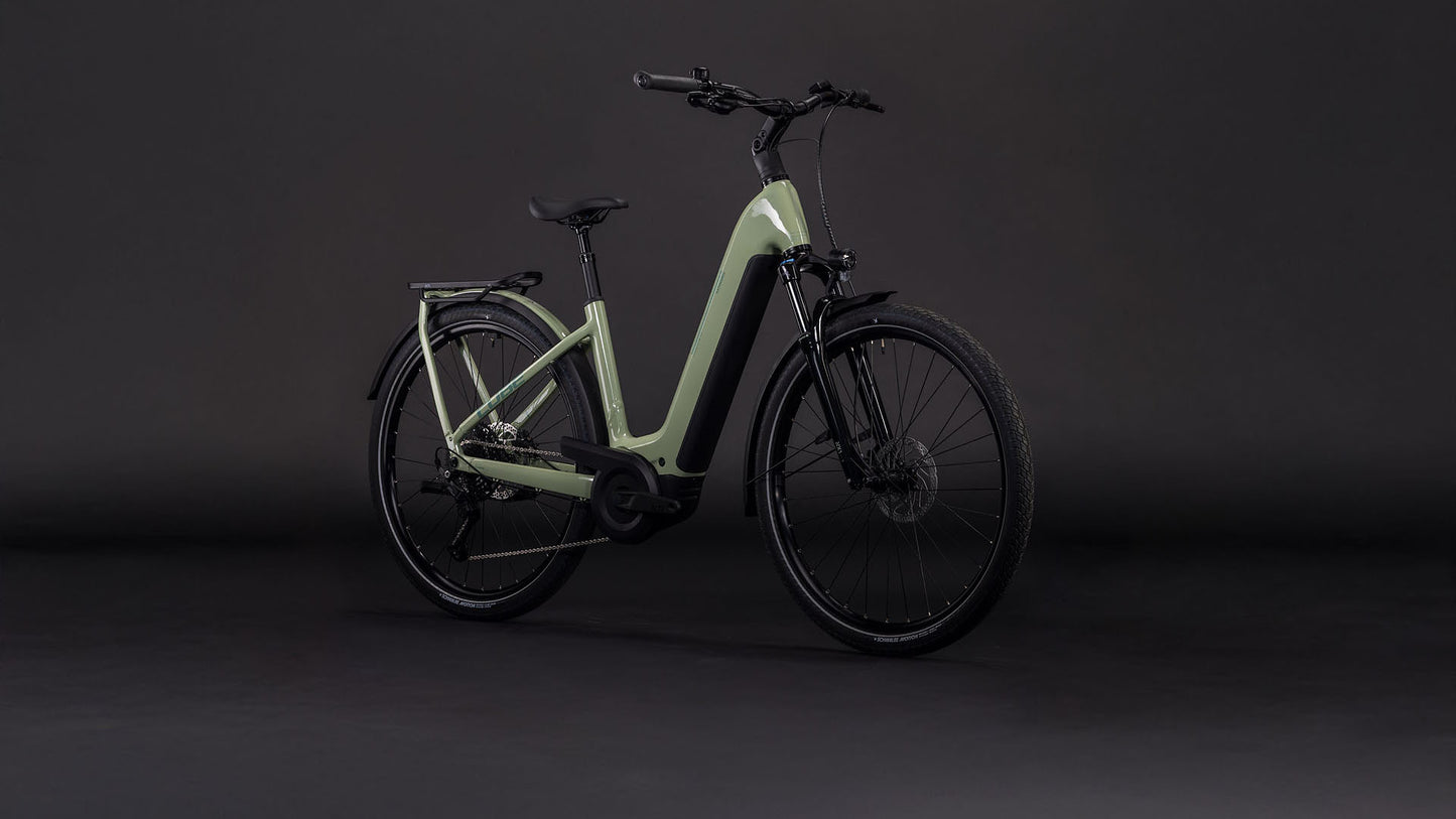 Produktbild: Cube Kathmandu Hybrid ONE 800 pea´n´green, Schrägansicht (schwarzer Hintergrund)