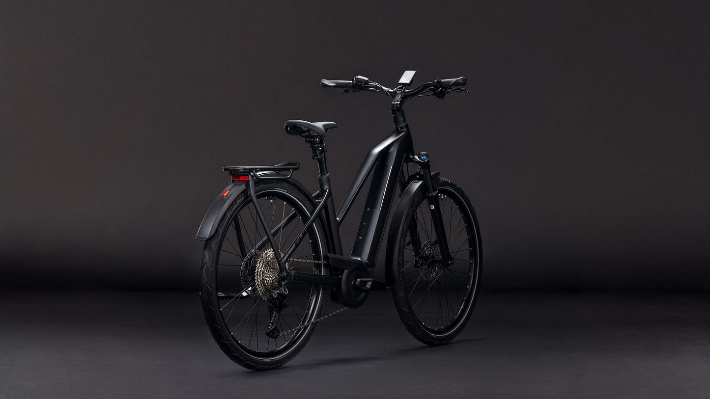 Produktbild: Cube Kathmandu Hybrid Pro 800 coal´n´black, Schrägansicht (schwarzer Hintergrund)