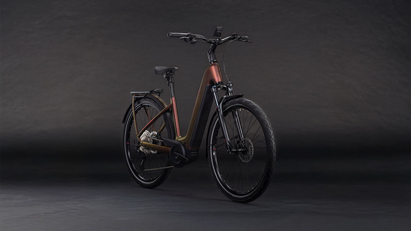 Produktbild: Cube Kathmandu Hybrid Pro 800 sunglow´n´chrome, Schrägansicht (schwarzer Hintergrund)