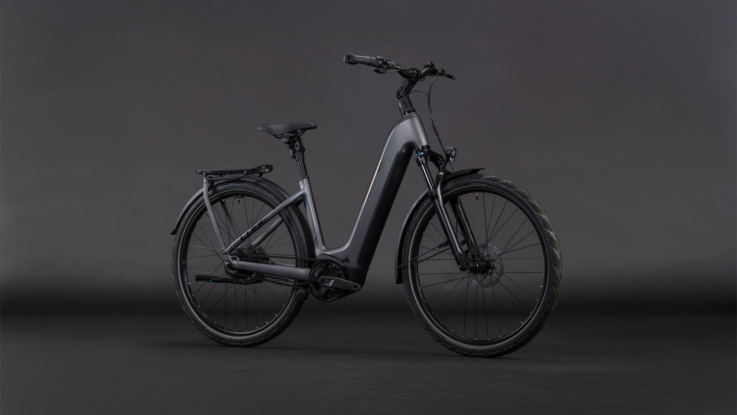 Produktbild: Cube Kathmandu Hybrid Comfort Pro 800 slabgrey´n´black, Schrägansicht (schwarzer Hintergrund)
