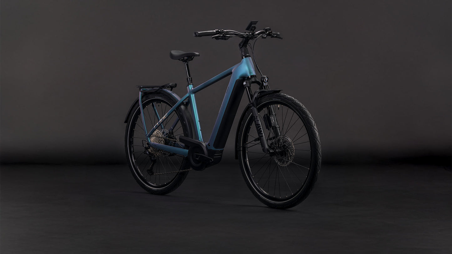 Produktbild: Cube Kathmandu Hybrid EXC 800 smaragdgrey´n´prism, Schrägansicht (schwarzer Hintergrund)