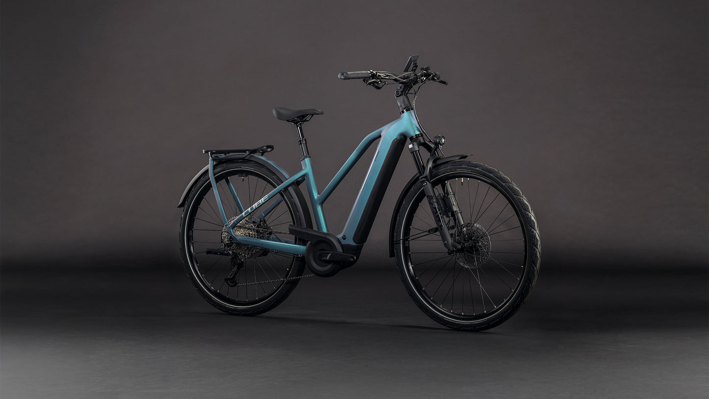 Produktbild: Cube Kathmandu Hybrid EXC 800 smaragdgrey´n´prism, Schrägansicht (schwarzer Hintergrund)