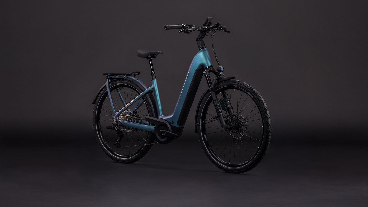 Produktbild: Cube Kathmandu Hybrid EXC 800 smaragdgrey´n´prism, Schrägansicht (schwarzer Hintergrund)