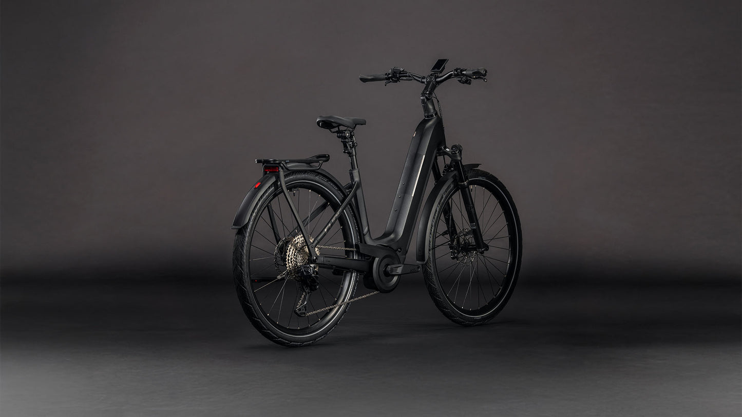 Produktbild: Cube Kathmandu Hybrid SLX 800 silverdust´n´chrome, Schrägansicht (schwarzer Hintergrund)