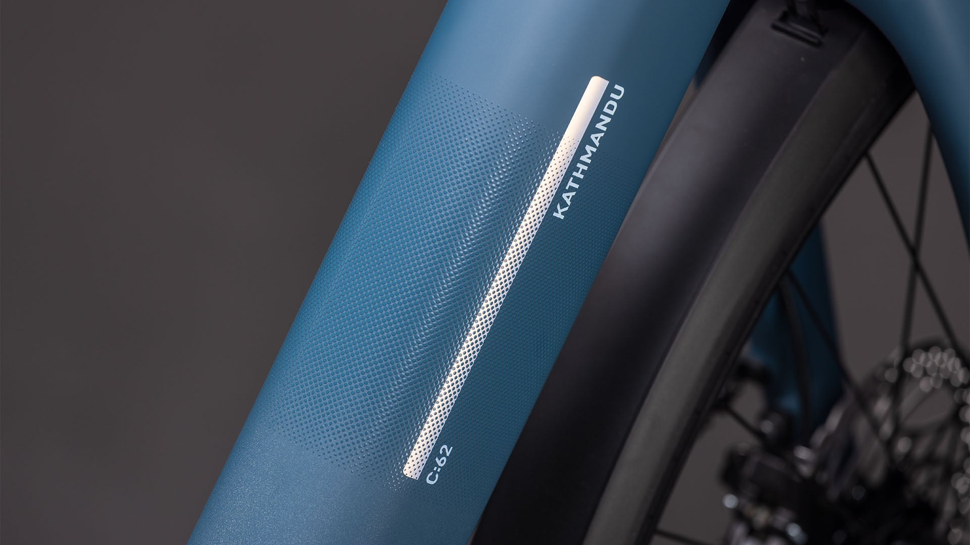 Produktbild: Cube Kathmandu Hybrid C:62 Pro 400X spectralblue´n´prism, Detailaufnahme 02