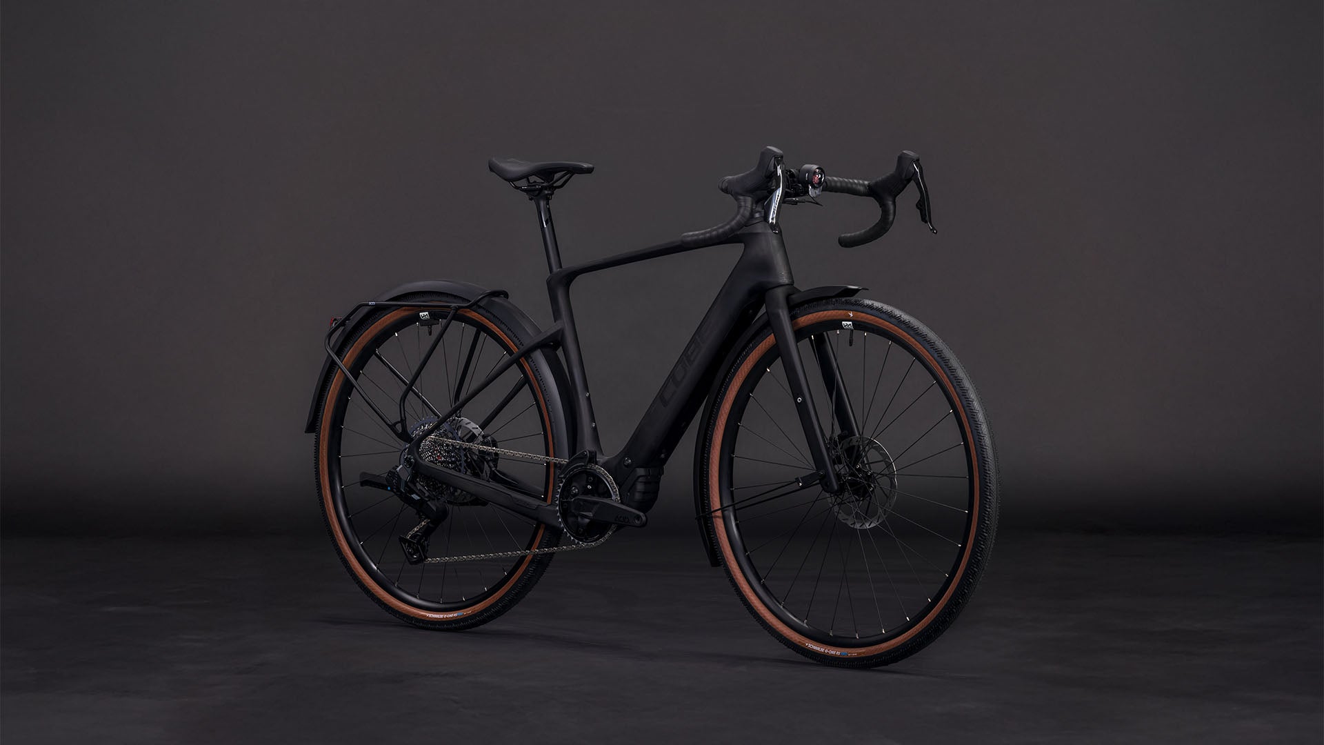 Produktbild: Cube Nuroad Hybrid C:62 EXC 400X FE blackline, Schrägansicht (schwarzer Hintergrund)