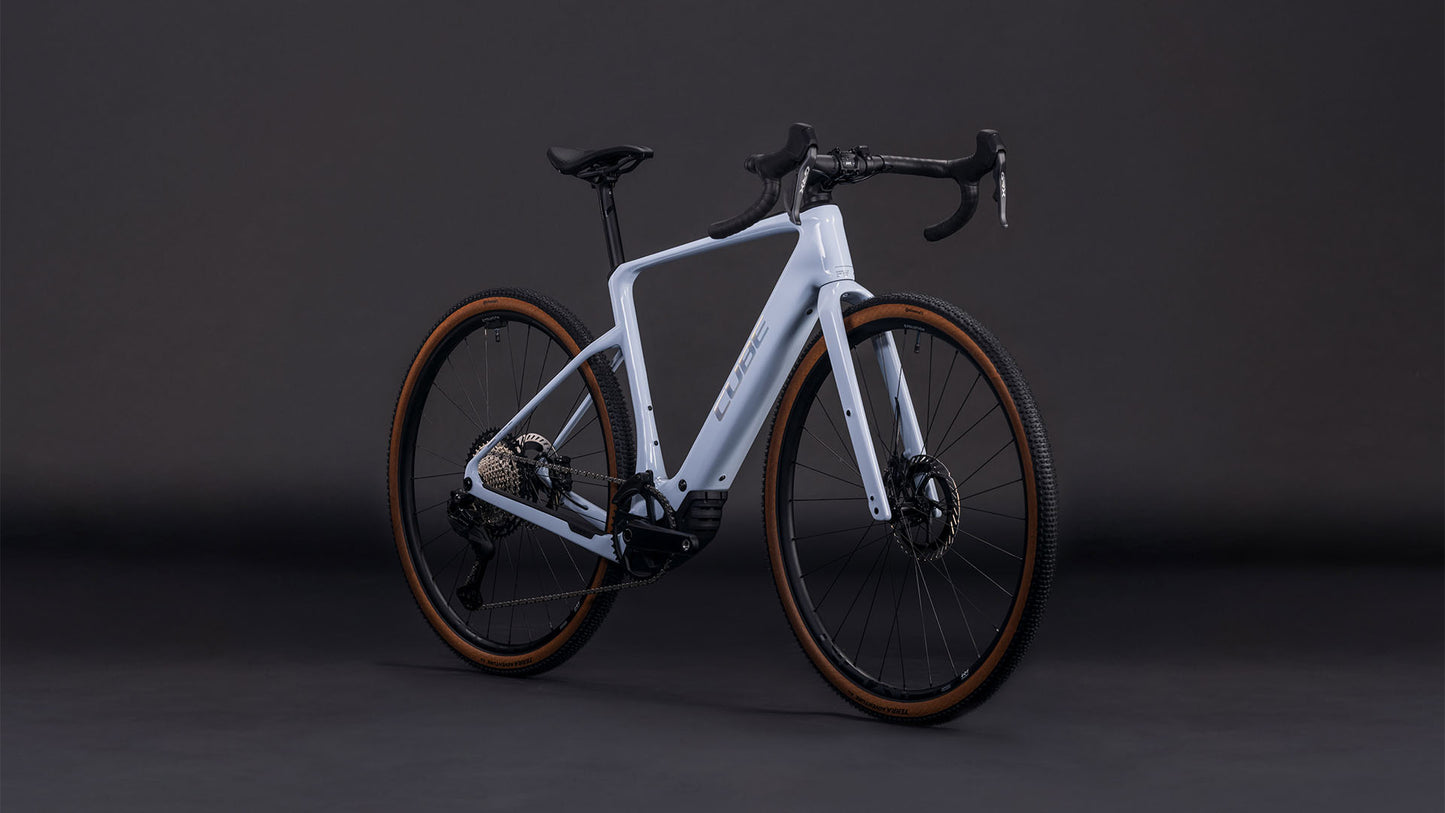 Produktbild: Cube Nuroad Hybrid C:62 SLX 400X iceblue´n´prism, Schrägansicht (schwarzer Hintergrund)