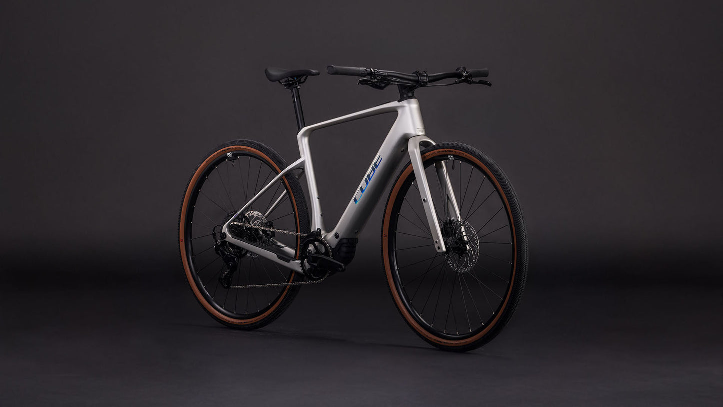 Produktbild: Cube Nulane Hybrid C:62 Race 400X sleekgrey´n´prism, Schrägansicht (schwarzer Hintergrund)