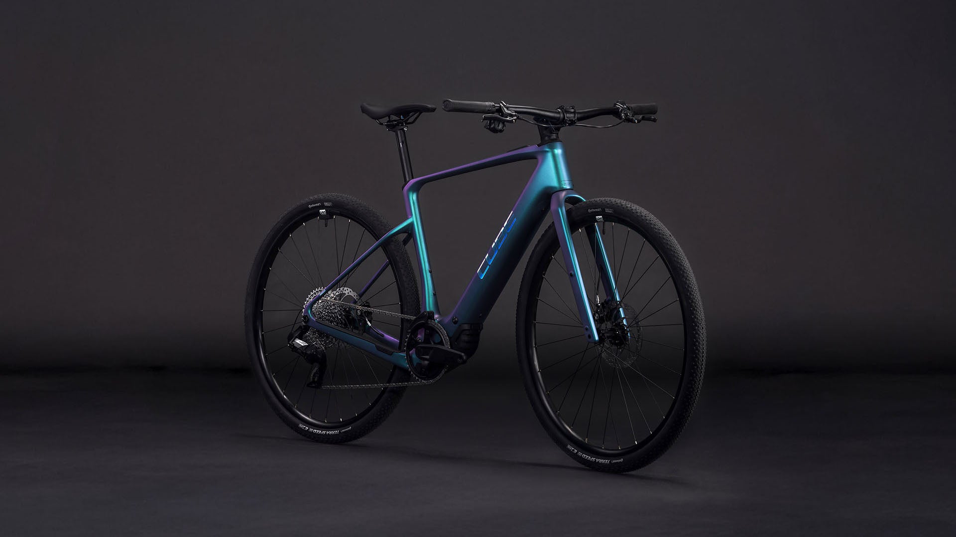 Produktbild: Cube Nulane Hybrid C:62 SLX 400X polarlight´n´prism, Schrägansicht (schwarzer Hintergrund)