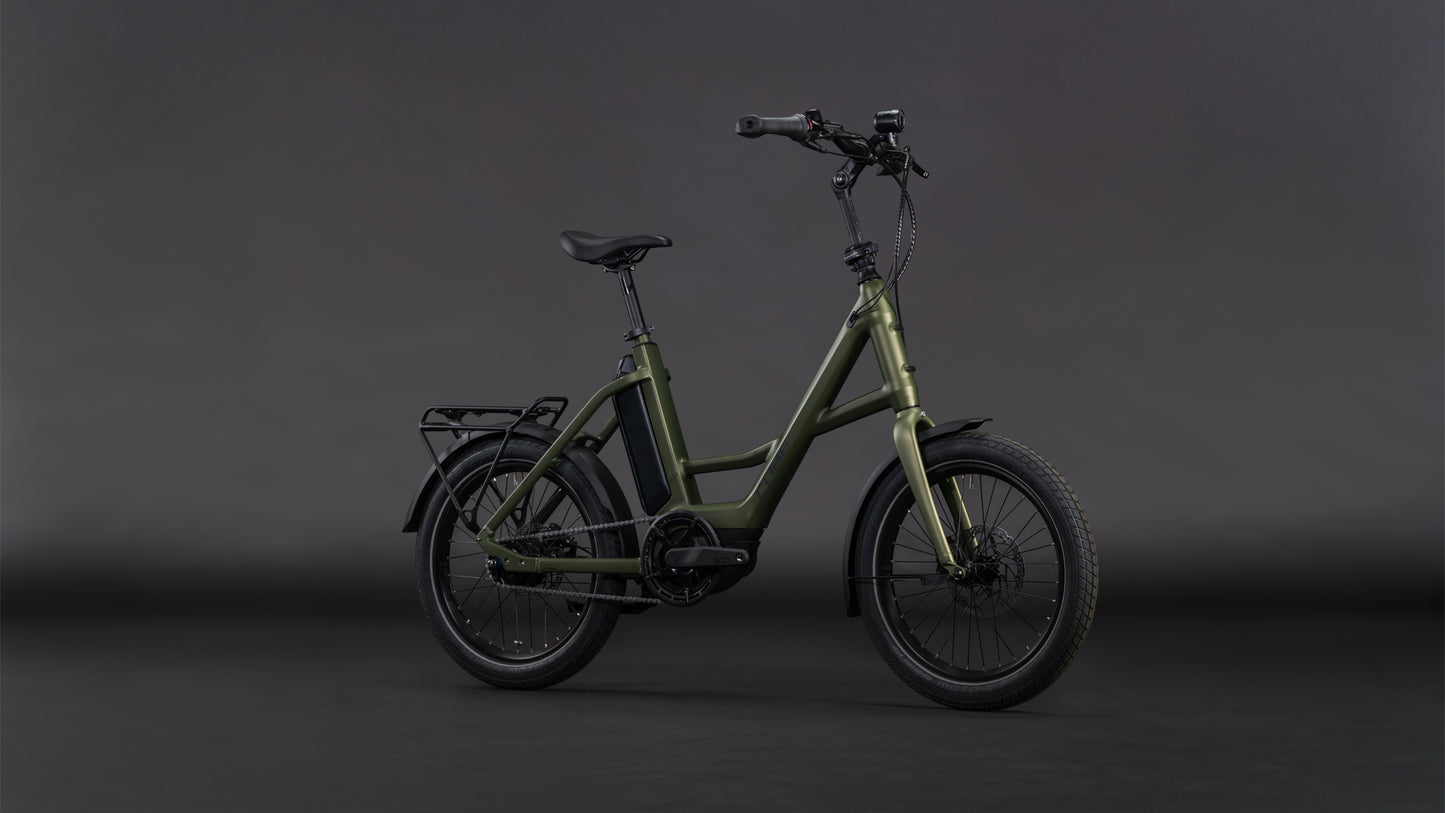 Produktbild: Cube Compact Hybrid Comfort 545 reedgreen´n´reflex, Schrägansicht (schwarzer Hintergrund)