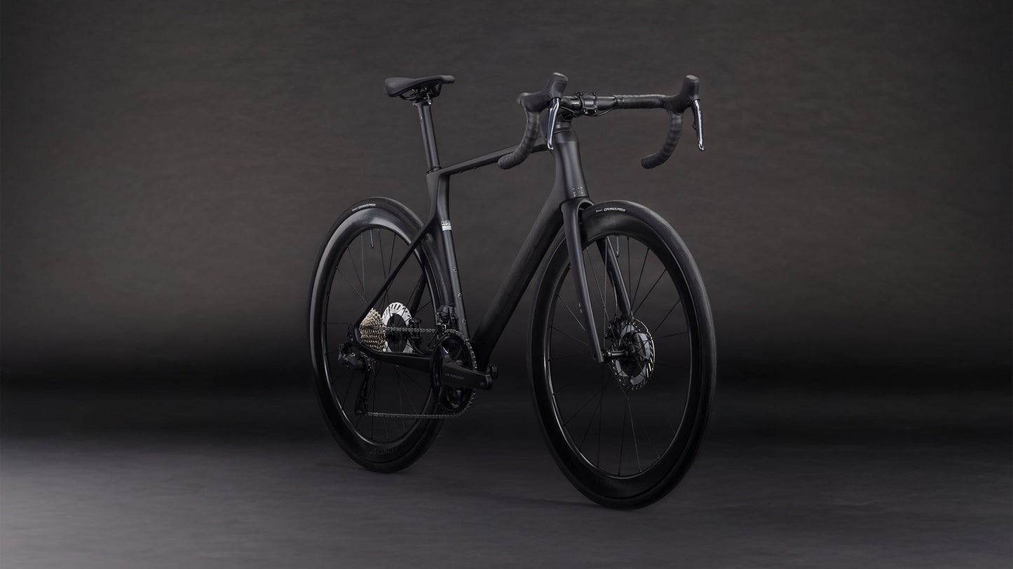 Produktbild: Cube Agree C:62 Pro blackline, Schrägansicht (schwarzer Hintergrund)