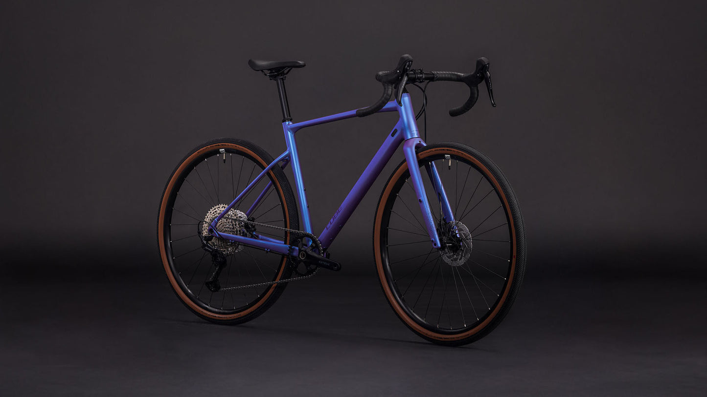 Produktbild: Cube Nuroad EX blueiris´n´lilac, Schrägansicht (schwarzer Hintergrund)