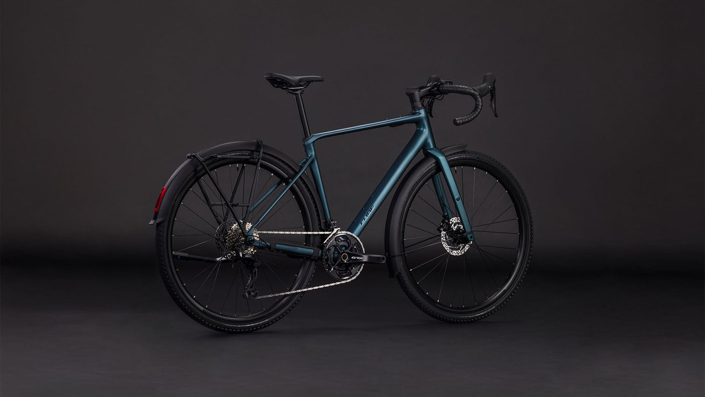 Produktbild: Cube Nuroad Race FE royalgreen´n´black, Schrägansicht (schwarzer Hintergrund)