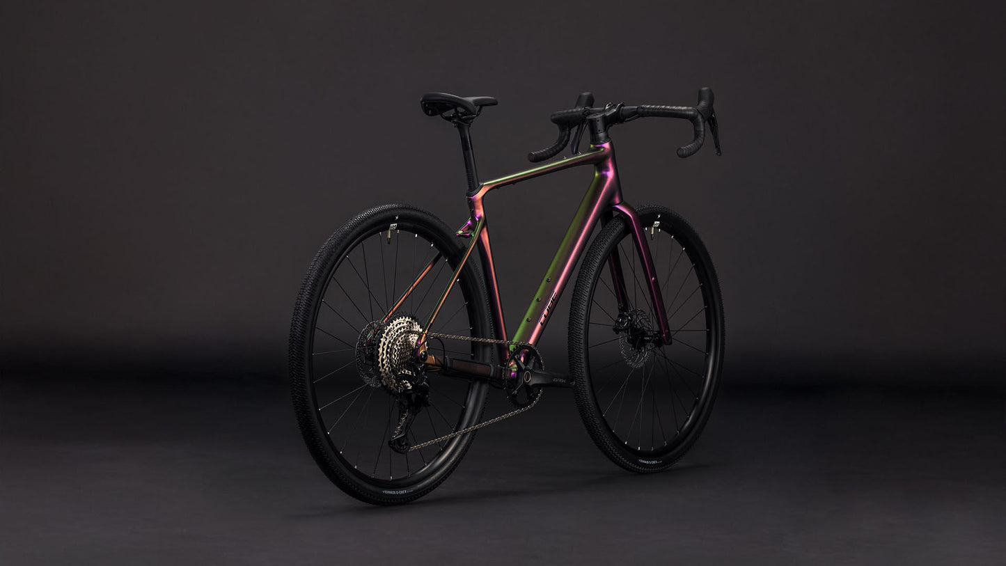 Produktbild: Cube Nuroad SLX molotov´n´black, Schrägansicht (schwarzer Hintergrund)