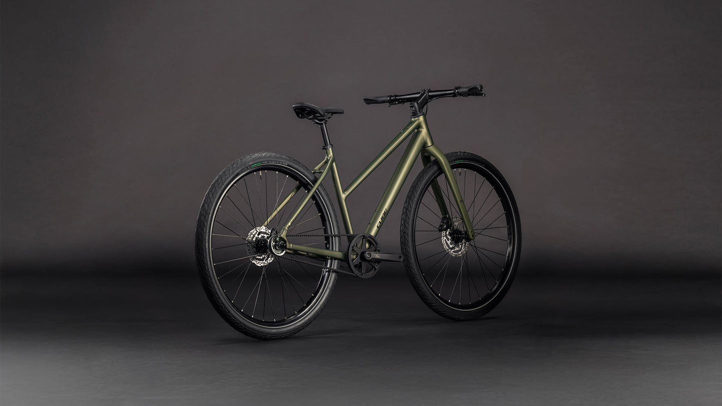 Produktbild: Cube Editor ONE reedgreen´n´black, Schrägansicht (schwarzer Hintergrund)