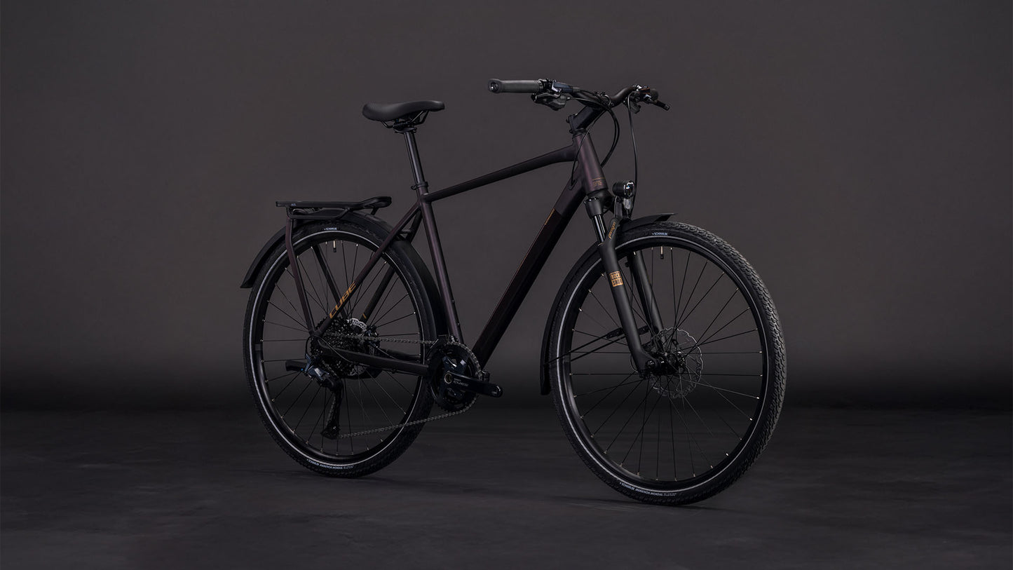 Produktbild: Cube Kathmandu SLX solareclipse´n´gold, Schrägansicht (schwarzer Hintergrund)