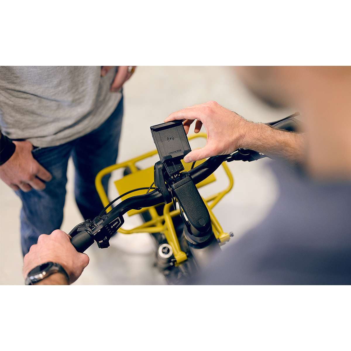 SmartphoneGrip adapter von Bosch am Fahrradlenker