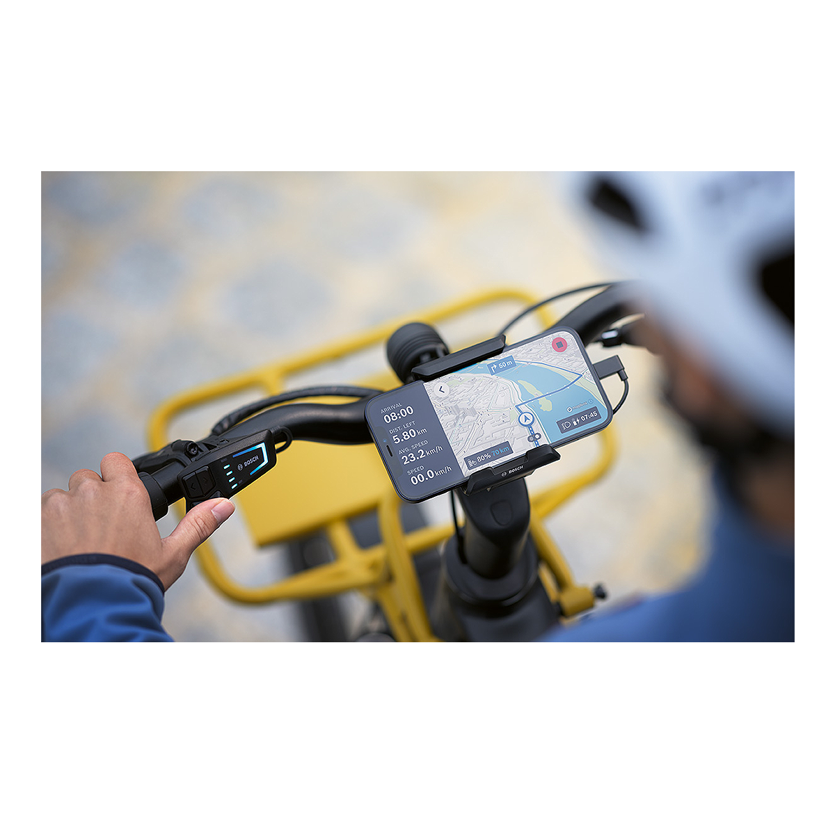 SmartphoneGrip von Bosch auf dem Fahrradlenker