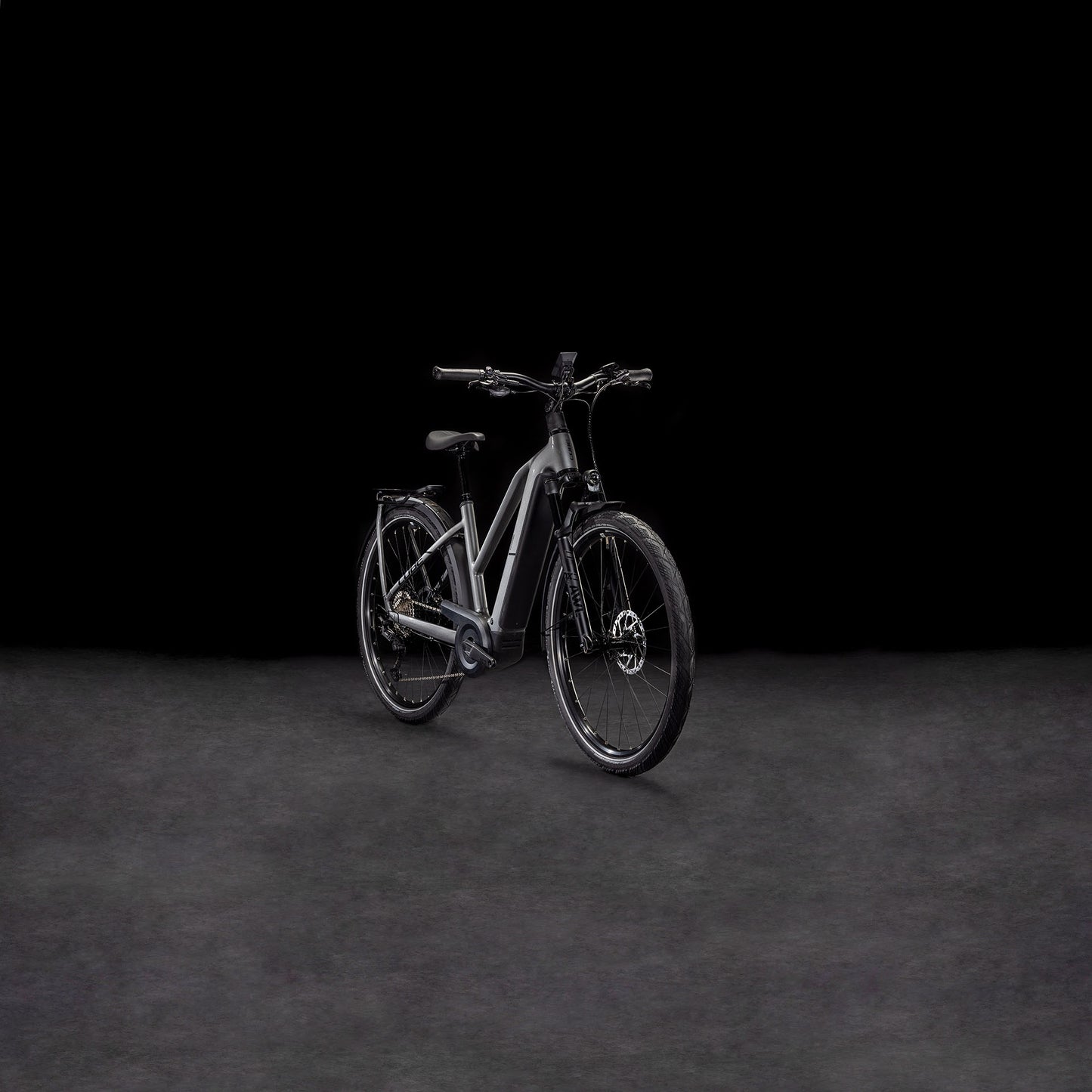 Produktbild: Cube Kathmandu Hybrid SLX 800 graphite´n´black, Schrägansicht (schwarzer Hintergrund)