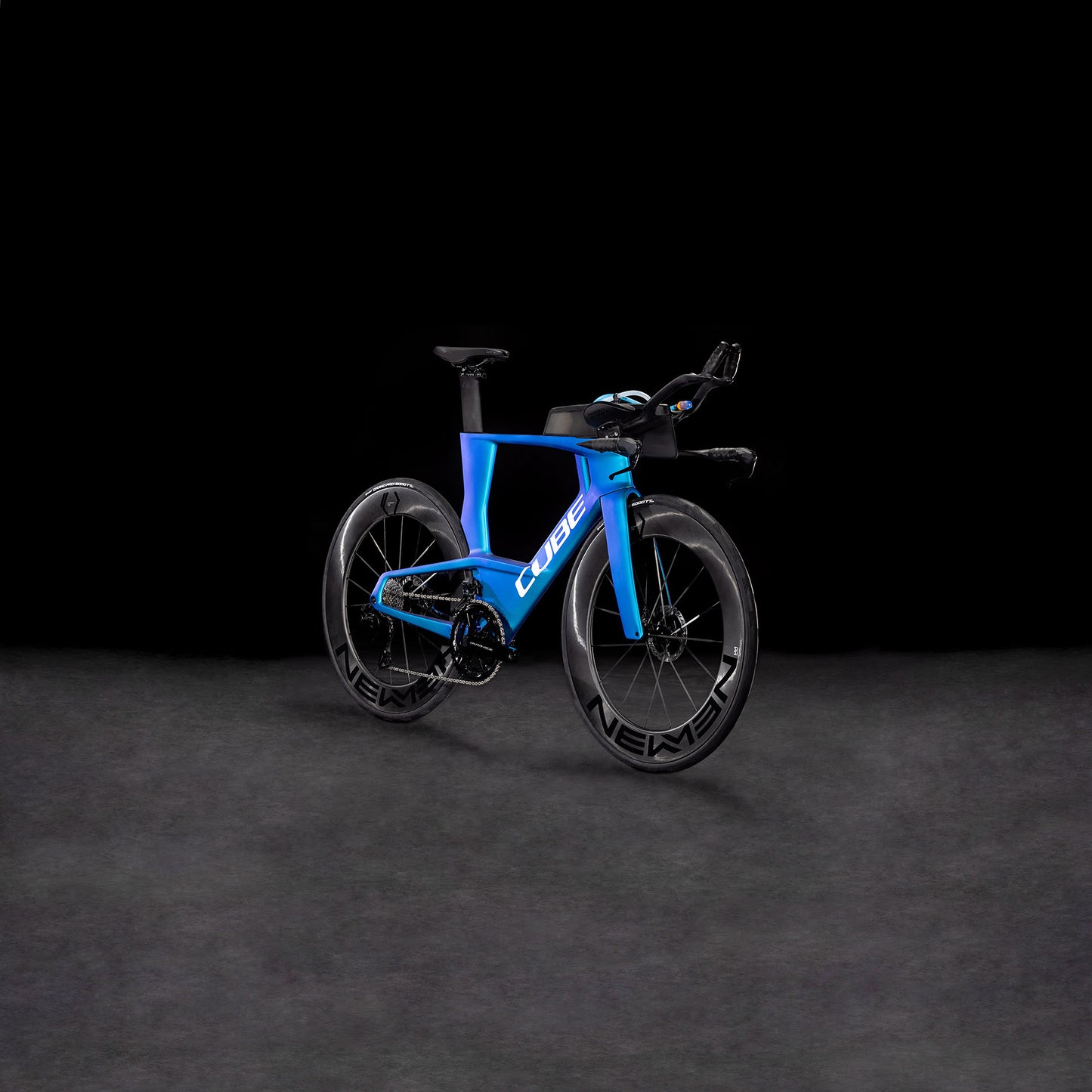 Produktbild: Cube Aerium C:68X SLT nebula´n´white, Schrägansicht (schwarzer Hintergrund)