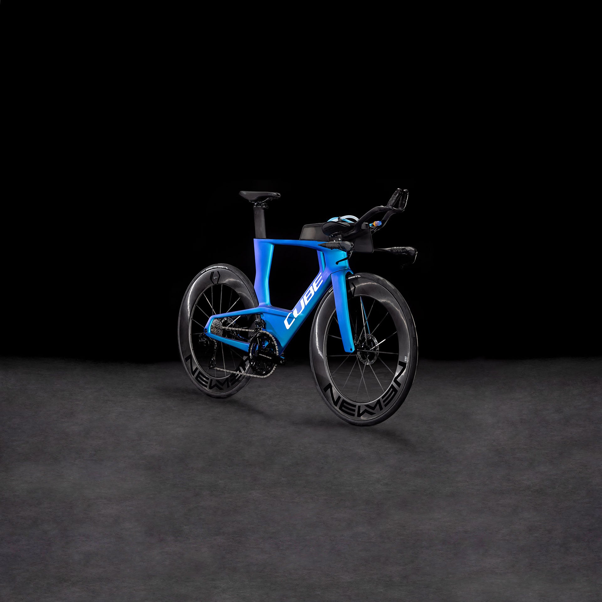 Produktbild: Cube Aerium C:68X SLT nebula´n´white, Schrägansicht (schwarzer Hintergrund)