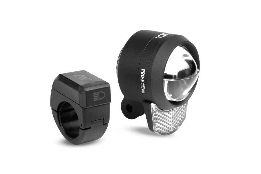 Das ACID E-Bike Frontlicht PRO-E 200 High Beam X-Connect in Schwarz mit verspiegelter Frontlinse und separater schwarzer Halterung ist auf weißem Hintergrund abgebildet.