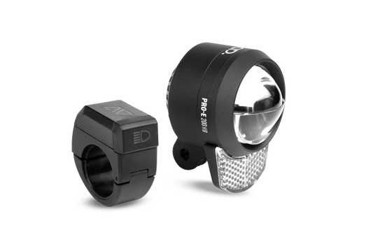 Das ACID E-Bike Frontlicht PRO-E 200 High Beam X-Connect in Schwarz mit verspiegelter Frontlinse und separater schwarzer Halterung ist auf weißem Hintergrund abgebildet.