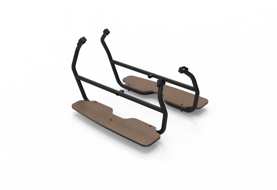 Das CUBE Trittbrett Set Longtail black von CUBE besteht aus zwei parallel angeordneten schwarzen Aluminiumrahmen mit Holzbrettern, made in Germany, auf weißem Grund, die eine sichere Standplattform für Fahrzeuge bieten.