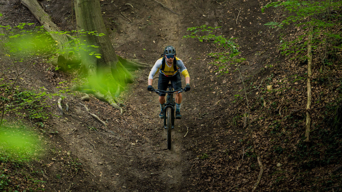 CUBE Fully Mountainbike mit Helm und Protektoren – komplettes Bundle für Trail-Fans