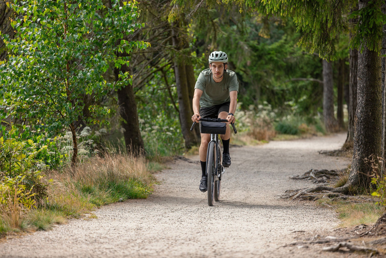 CUBE Nuroad Gravel Bike – Cyclocross-Robustheit für Schotter und Race