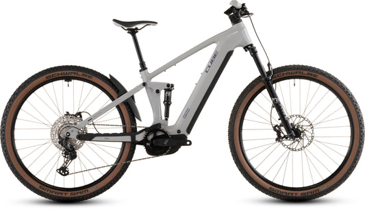 Das CUBE Stereo Hybrid ONE22 SLX 800 greige'n'switch 2026 ist ein modernes E-Fully mit einem Bosch CX-Mittelantrieb, Shimano XT-Schaltung, Vollfederung und Schwalbe-Reifen mit heller Flanke. Abgebildet im Seitenprofil auf weißem Hintergrund.