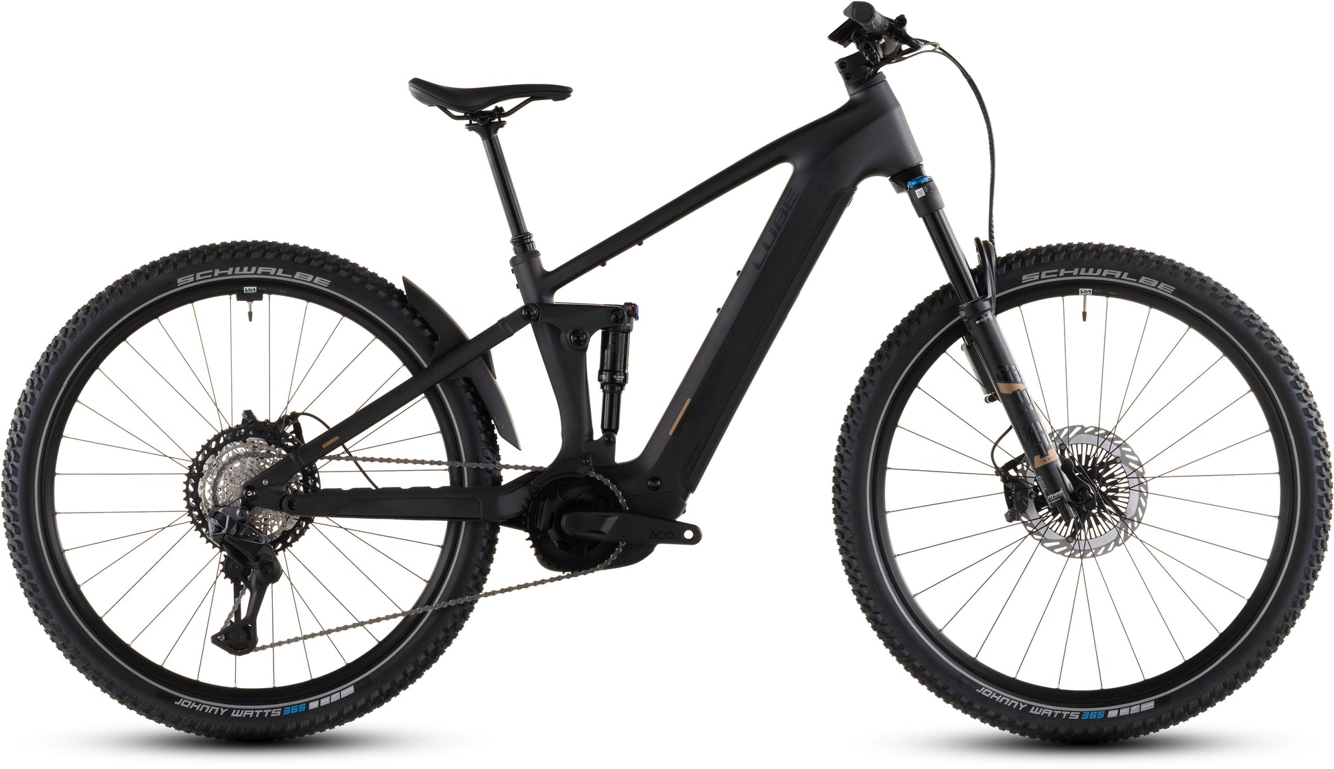 Das CUBE Stereo Hybrid ONE22 SLT 800 prizmblack'n'black 2026 E-Mountainbike verfügt über dicke Stollenreifen, Vorder- und Hinterradfederung, Scheibenbremsen, einen schlanken Rahmen und einen Bosch CX Antrieb - hier in der Seitenansicht vor weißem Hintergrund.