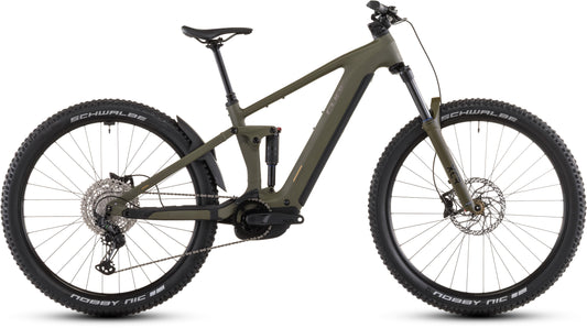 Das CUBE Stereo Hybrid ONE44 Pro 800 2026 in dustyolive'n'gold verfügt über eine Vollfederung, schwarze Akzente, dicke Stollenreifen, Scheibenbremsen und einen integrierten Bosch CX-Motor am Rahmen.