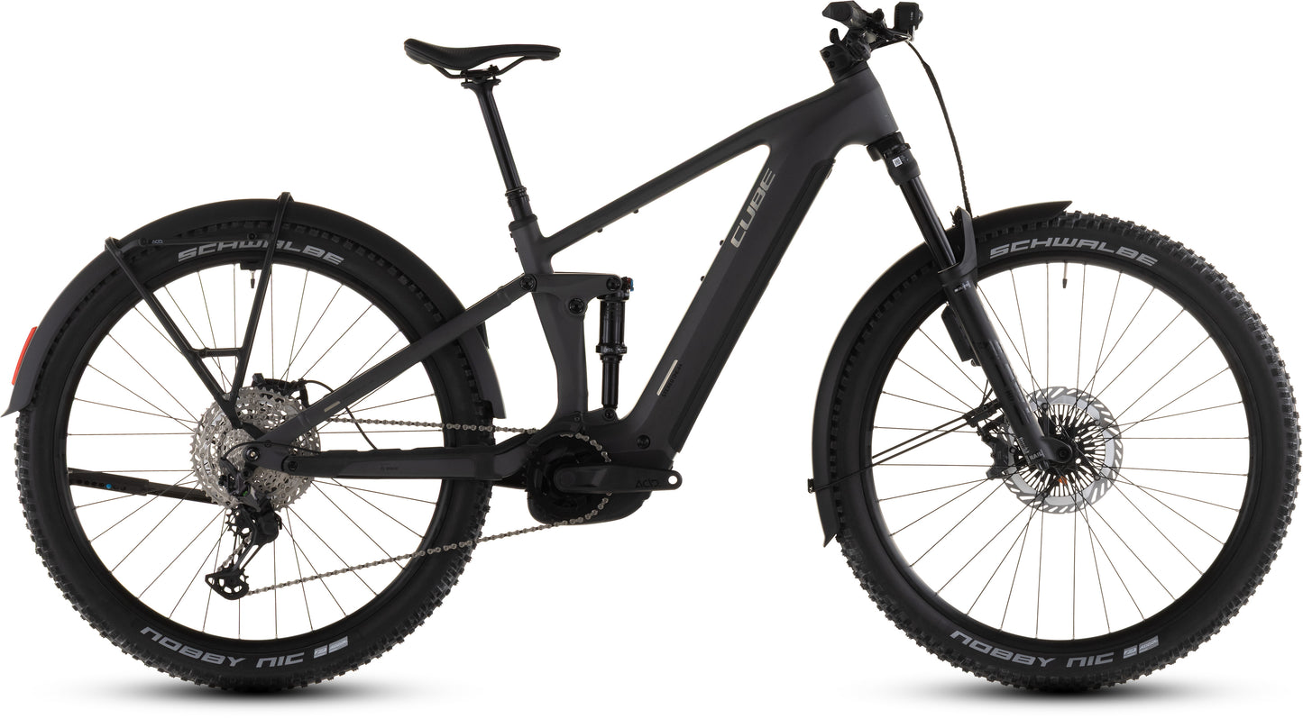 Das CUBE Cube Stereo Hybrid ONE44 EXC 800 FE irongrey'n'chrome 2026 ist ein mattschwarzes Elektro-Mountainbike mit dicken Stollenreifen, Bosch CX-Motor, integriertem Akku, Federung vorne und hinten, Scheibenbremsen und einem stabilen Seitenprofilrahmen.