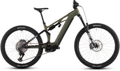Das vollgefederte E-Mountainbike CUBE Stereo Hybrid ONE77 HPC TM 800 reedgreen'n'matrix 2026 hat ein mattgrünes und schwarzes Finish, einen Bosch CX-Motor, große Reifen, Scheibenbremsen und ein schräges Oberrohr; Seitenansicht auf weißem Hintergrund.
