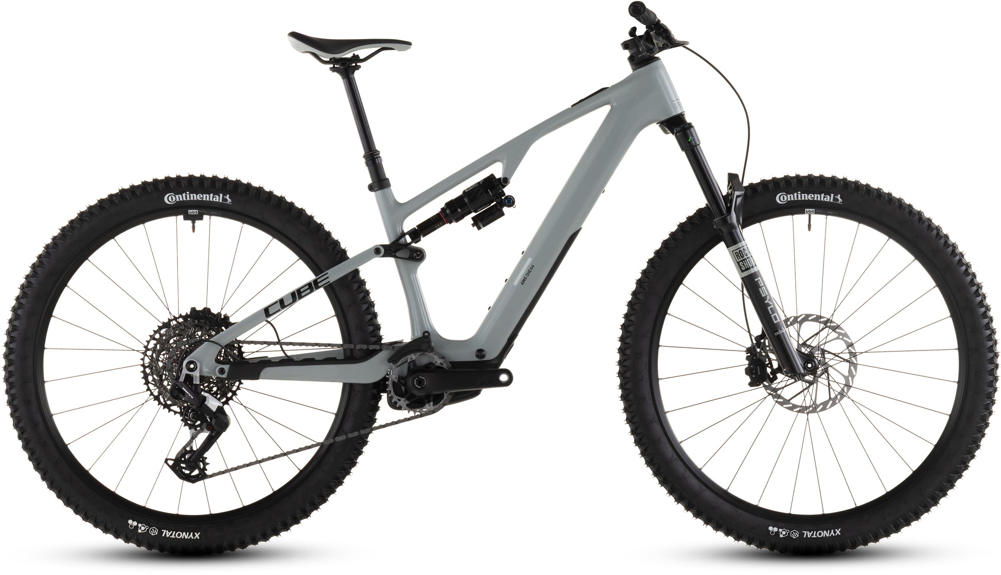 Das CUBE AMS Hybrid ONE44 C:62 Race 400X in reedbeige'n'black (2026) zeichnet sich durch ein modernes Vollfederungsdesign, einen matten C:62 Carbonrahmen, große Stollenreifen, Scheibenbremsen und einen schwarzen Sattel aus, hier im Profil vor weißem Hintergrund.