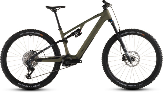 Das CUBE AMS Hybrid ONE44 C:68X TM 400X reedgreen'n'matrix 2026 ist ein vollgefedertes Carbon-E-Mountainbike mit mattgrünem Rahmen, schwarzen Laufrädern, dicken Schwalbe-Reifen, Bosch SX-Motor und robuster Federung für anspruchsvolle Trails.