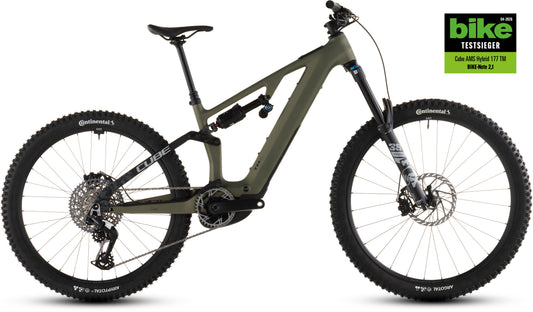 Das CUBE AMS Hybrid 177 C:62 TM 600X reedgreen'n'matrix 2026 ist ein vollgefedertes Mountainbike mit einem matt olivgrünen Carbonrahmen, schwarzen Laufrädern, Bosch CX-Motor, Federung vorne und hinten, Scheibenbremsen und Continental-Reifen.