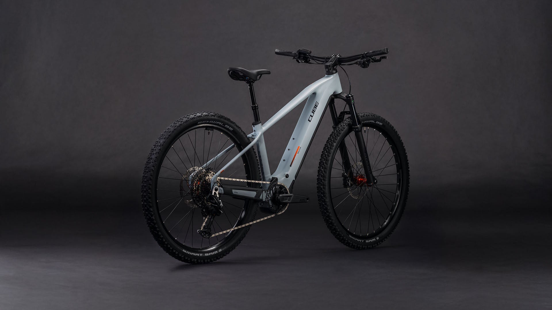 Produktbild: Cube Reaction Hybrid Race 800 vulcan´n´orange, Schrägansicht (schwarzer Hintergrund)