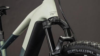CUBE Reaction Hybrid 2026 – Nahaufnahme Fox Gabel und Schwalbe Reifen