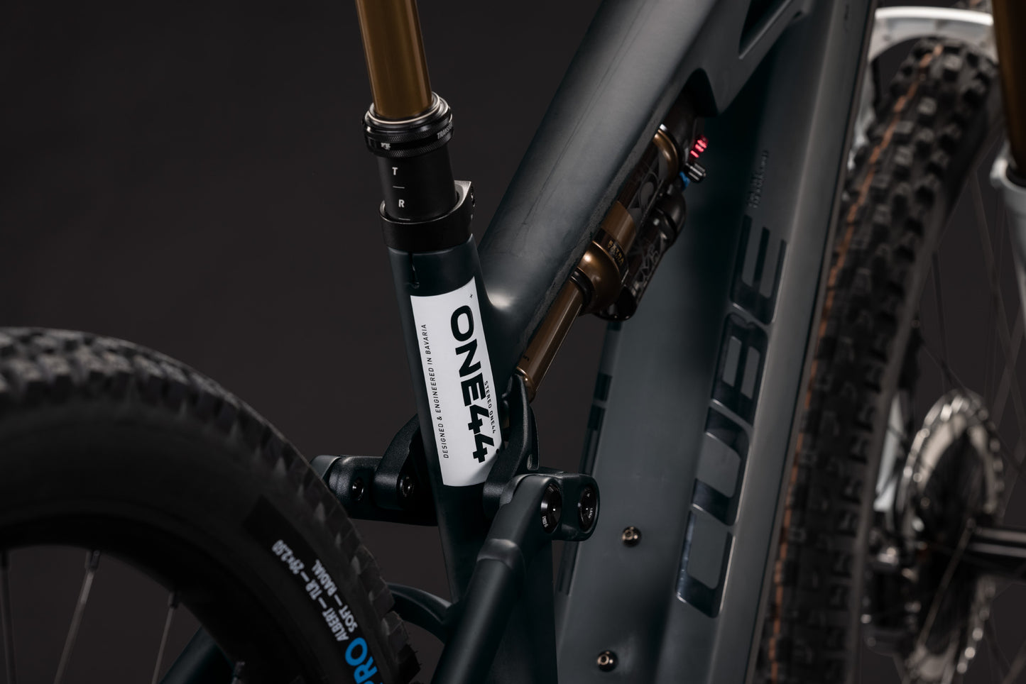 Cube Stereo Hybrid ONE44 HPC AT 800 carbon´n´white 2027