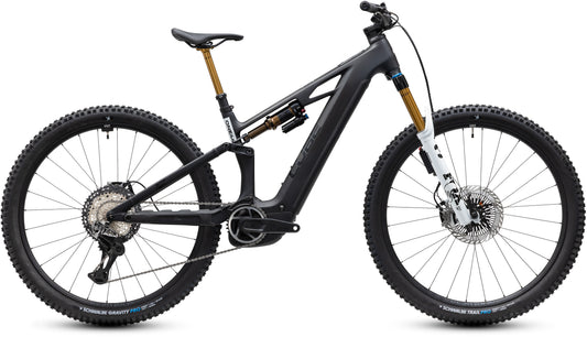 CUBE Stereo Hybrid ONE44 HPC At 800 E-Mountainbike Fully 2027 in carbon und white, Seitenansicht