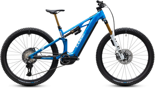 CUBE Stereo Hybrid ONE44 HPC At 800 E-Mountainbike Fully 2027 in actionteam, Seitenansicht